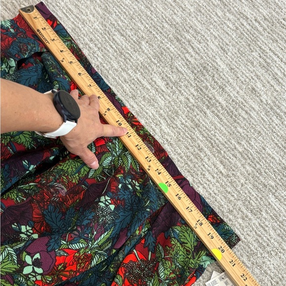 NWT Lularoe Madison Skirt Size 3XL Elastic Waist Dark Floral Print Pocket A-Line - Picture 7 of 10